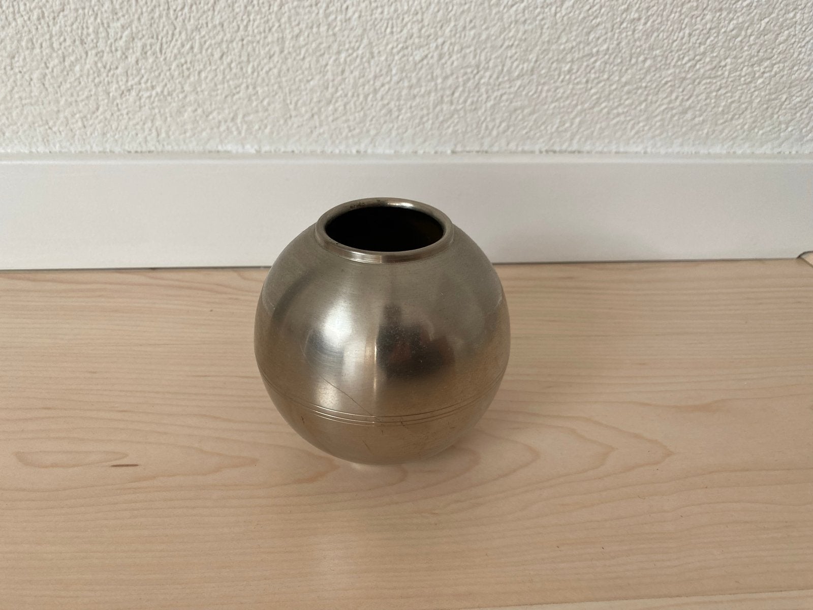 Kleine tinnen vaas - Bolvormig - 10 cm hoog, Ophalen of Verzenden