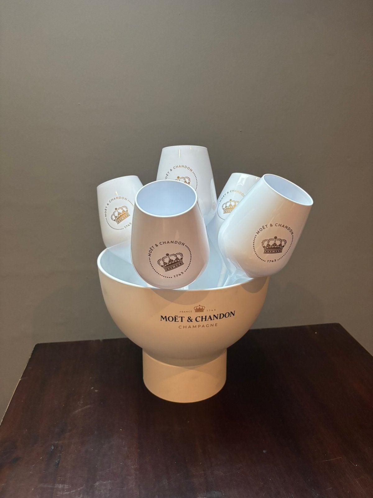 Moët & Chandon koeler en glazen, Huis en Inrichting, Woonaccessoires | Vazen, Ophalen, Nieuw, Overige kleuren, Kunststof