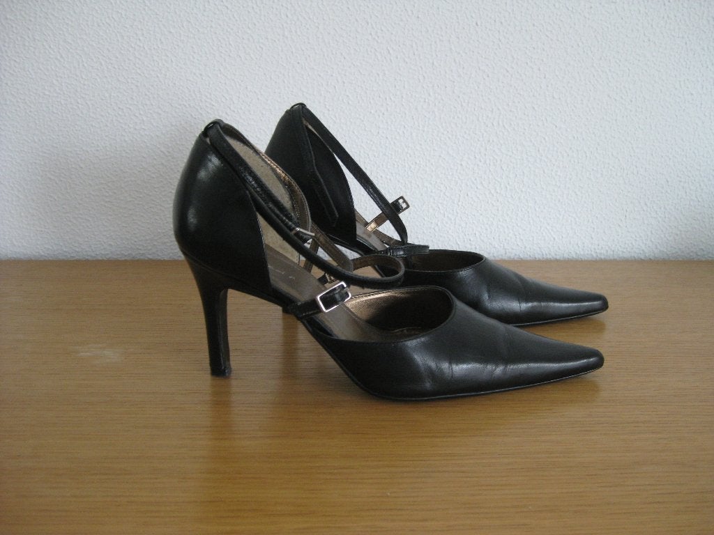 Dolcis zwarte leren hakken schoenen mt 38 met leuke bandjes, Dolcis, Zwart, Ophalen of Verzenden, Zo goed als nieuw