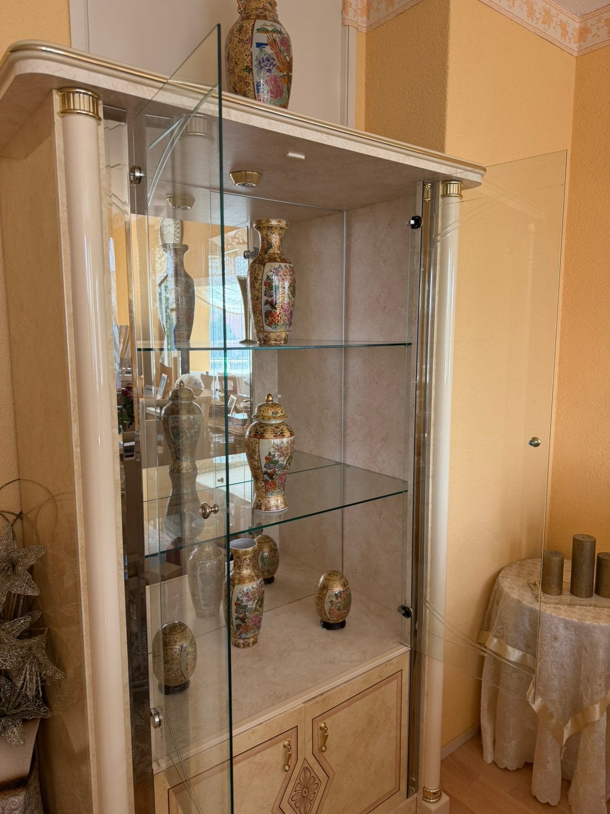 Luxe vitrinekast met glazen deuren en planken, Huis en Inrichting, Kasten | Vitrinekasten, Ophalen, 50 tot 100 cm, 150 tot 200 cm