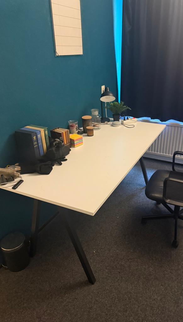 IKEA Trotten bureau, Huis en Inrichting, Bureaus, Ophalen, 160 cm, Gebruikt, Spaanplaat of MDF