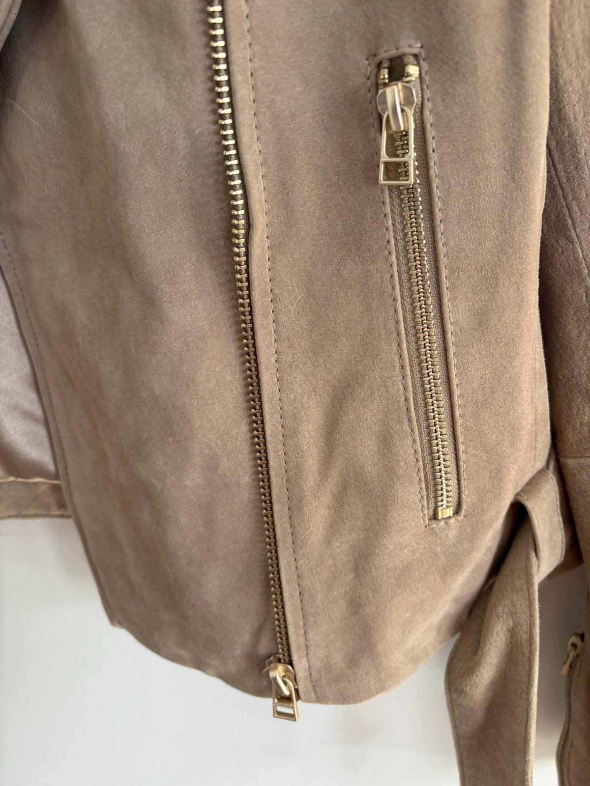 Goosecraft beige suède bikerjack met kaartje - valt als XL, Ophalen of Verzenden, Nieuw, Maat 46/48 (XL) of groter, Beige