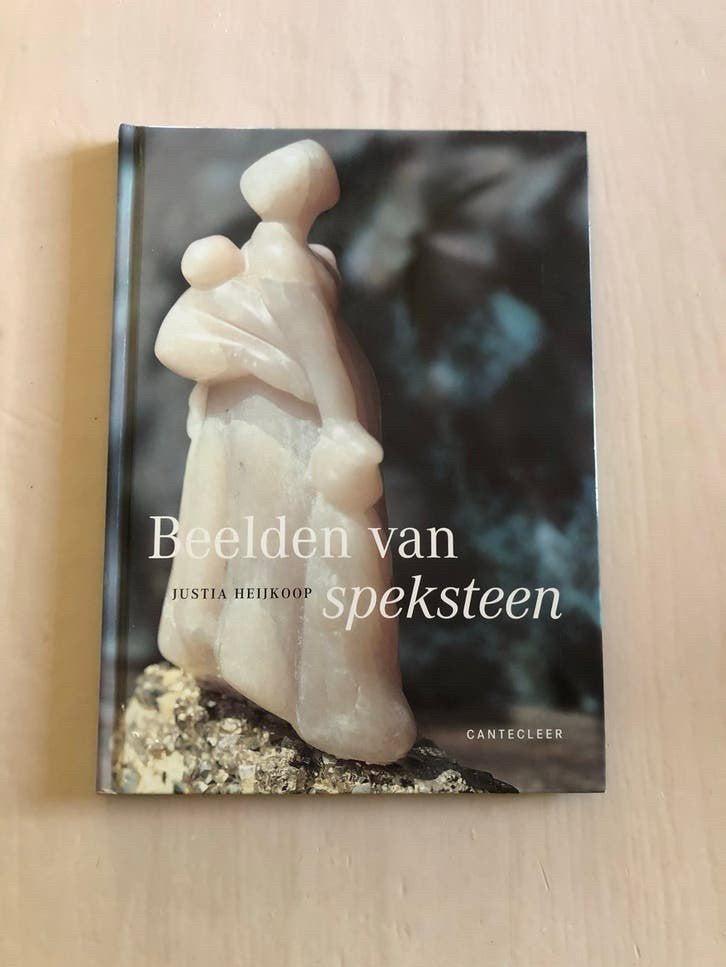 Beelden van speksteen - Justia Heijkoop, Ophalen of Verzenden, Zo goed als nieuw, Kleien en Boetseren