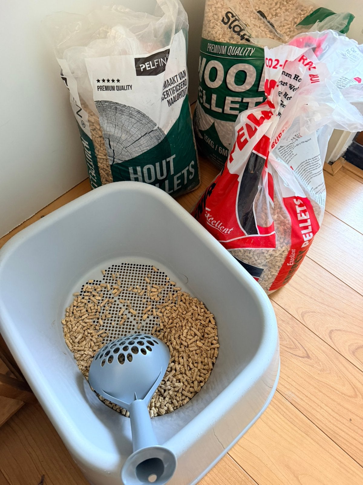 PeeWee kattenbak groot en 30 kilo korrels, Ophalen, Zo goed als nieuw, Open