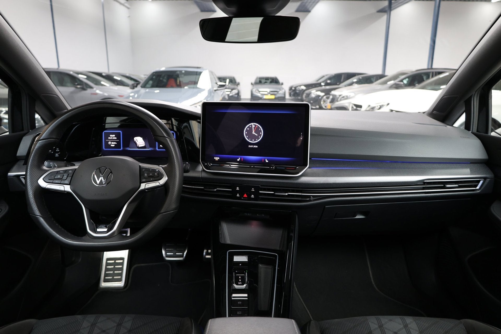 Volkswagen Golf 8.5 1.5 eTSI R-Line Edition IQ/VIRTUAL/SFEER, Auto's, Dealer onderhouden, 4 cilinders, 150 pk, Zwart