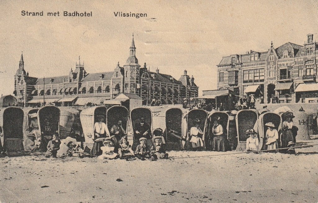 Vlissingen strand met hotel Britannia (1), Verzamelen, Ansichtkaarten | Nederland, Ophalen of Verzenden, Voor 1920, Gelopen, Zeeland