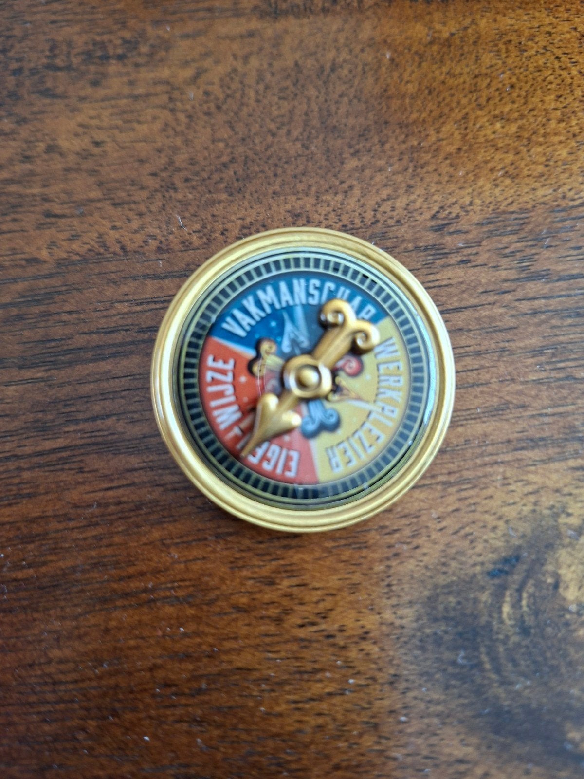 Efteling medewerkers "kompas" pin..compleet in blik., Verzamelen, Ophalen of Verzenden, Nieuw