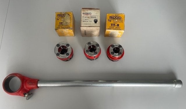 3 Ridgid Draadsnij-ijzers 3/8 -3/4 -1/2 inch Met Ratel 111-R, Ophalen of Verzenden, Gebruikt, Snijgereedschap, Ridgid