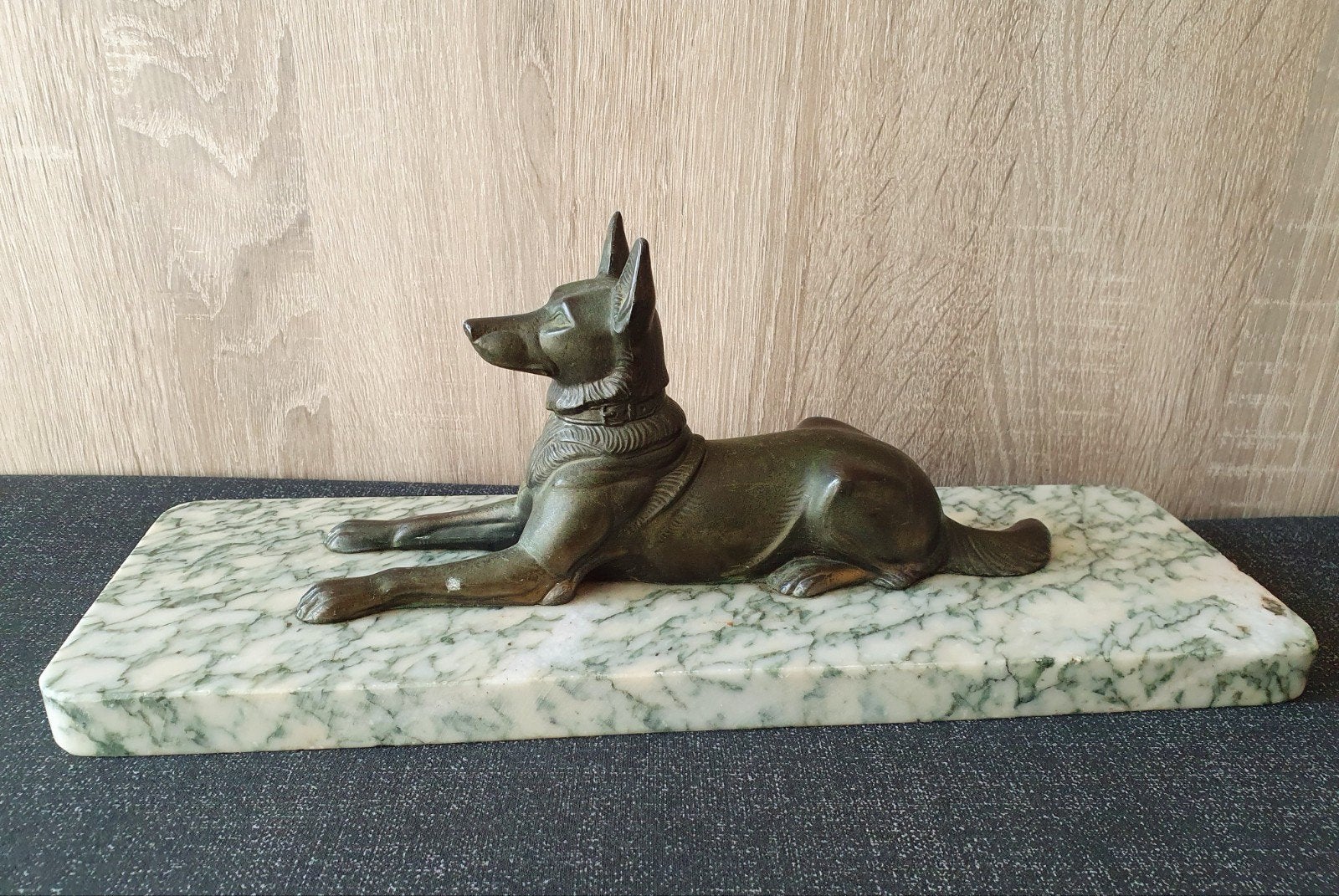 Art deco beeld duitse herder op marmeren sokkel, Antiek en Kunst, Kunst | Beelden en Houtsnijwerken, Art deco, Ophalen of Verzenden