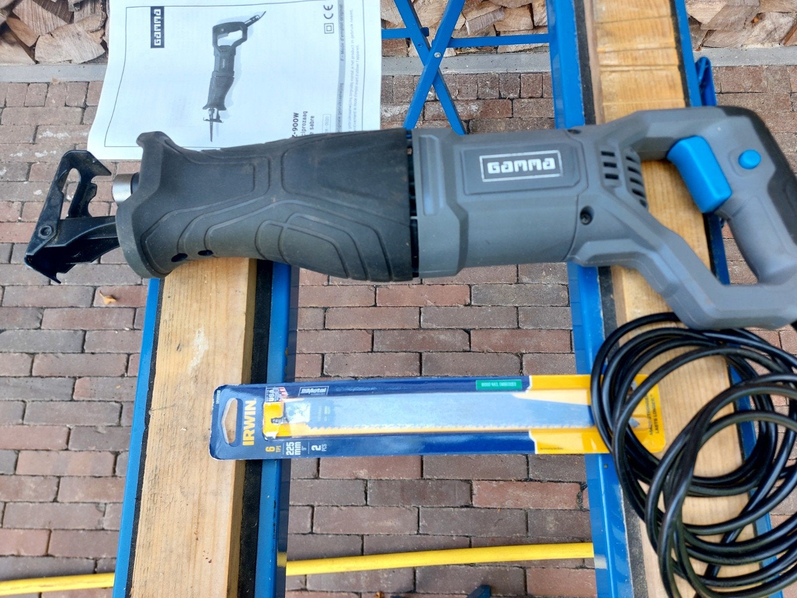 GAMMA Reciprozaag 900W met 2 zaagbladen, Doe-het-zelf en Verbouw, Gereedschap | Zaagmachines, 70 mm of meer, 600 tot 1200 watt