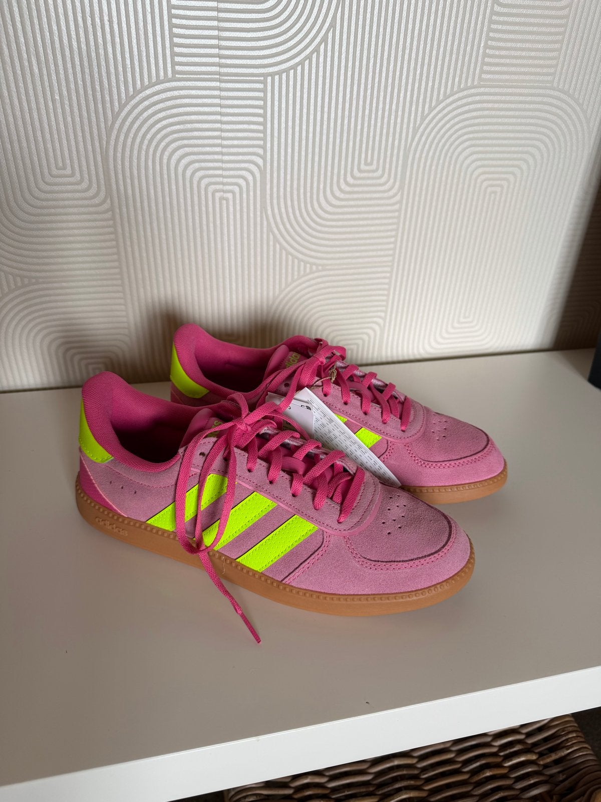 Nieuwe Adidas Breaknet Sleek sneakers - Roze/Neon, Kleding | Dames, Ophalen of Verzenden, Nieuw, Roze, Sneakers of Gympen