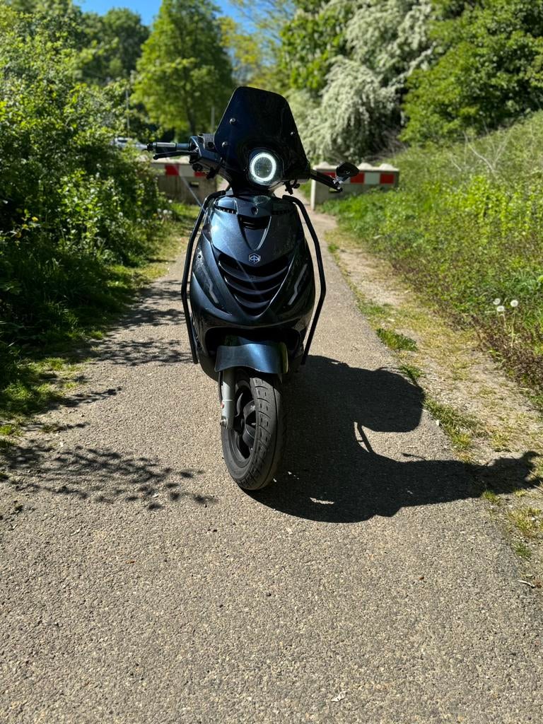 Piaggio zip - 50cc, Fietsen en Brommers, Scooters | Piaggio, Zo goed als nieuw, Zip, Benzine, Ophalen