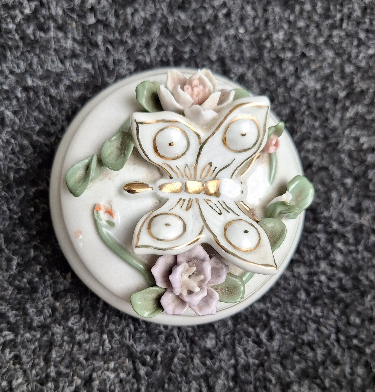 Vintage porseleinen doosje met vlinder en bloemen, Ophalen