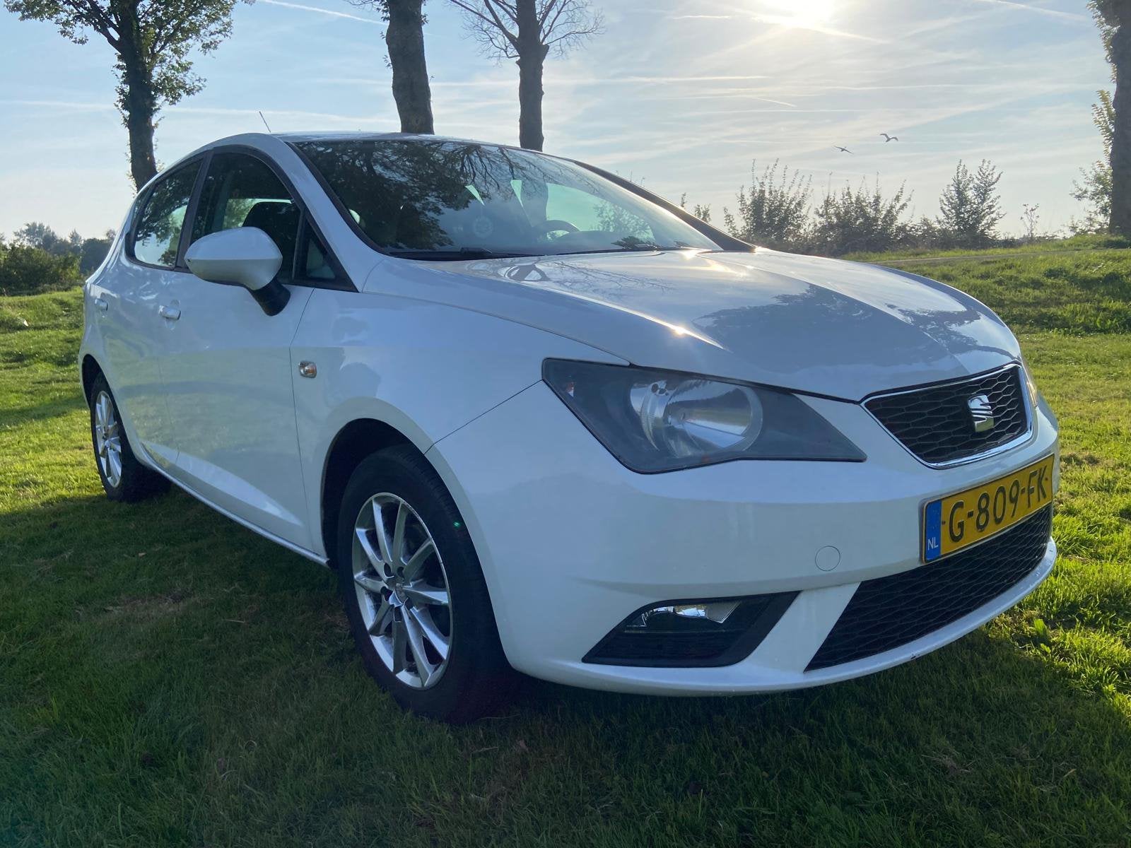 Seat Ibiza 1.2 2012 Wit, Auto's, Voorwielaandrijving, 31 €/maand, 1198 cc, Handgeschakeld