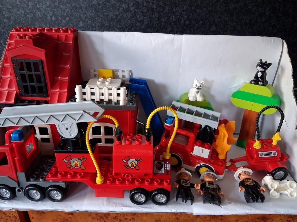 Duplo brandweerkazerme met veel extra s, Kinderen en Baby's, Speelgoed | Duplo en Lego, Ophalen, Zo goed als nieuw, Duplo
