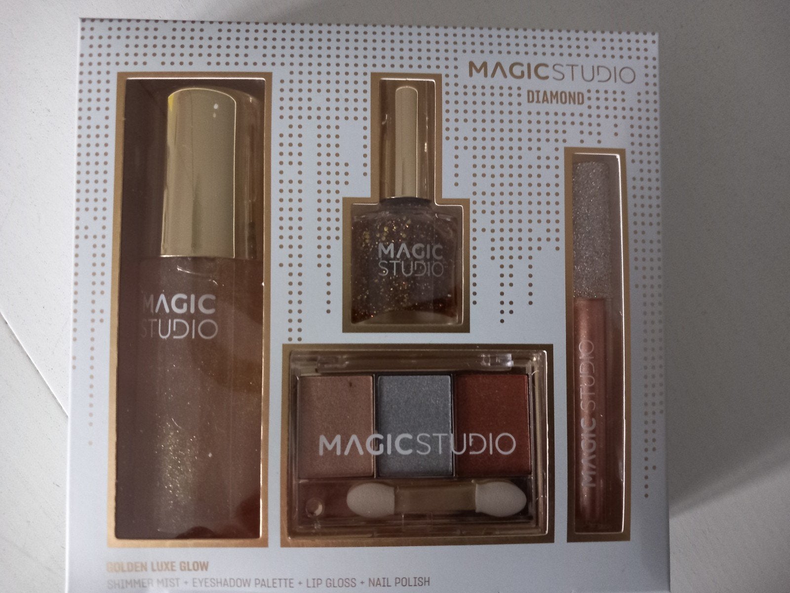 2+1 GRATIS Magic studio make-up set, Overige kleuren, Gehele gezicht, Nieuw, Ophalen of Verzenden