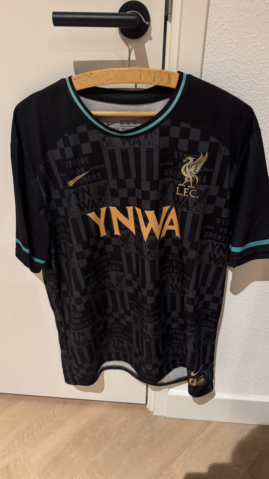 Liverpool x lebron james shirt, Ophalen of Verzenden, Zo goed als nieuw, Overige maten, Overige kleuren
