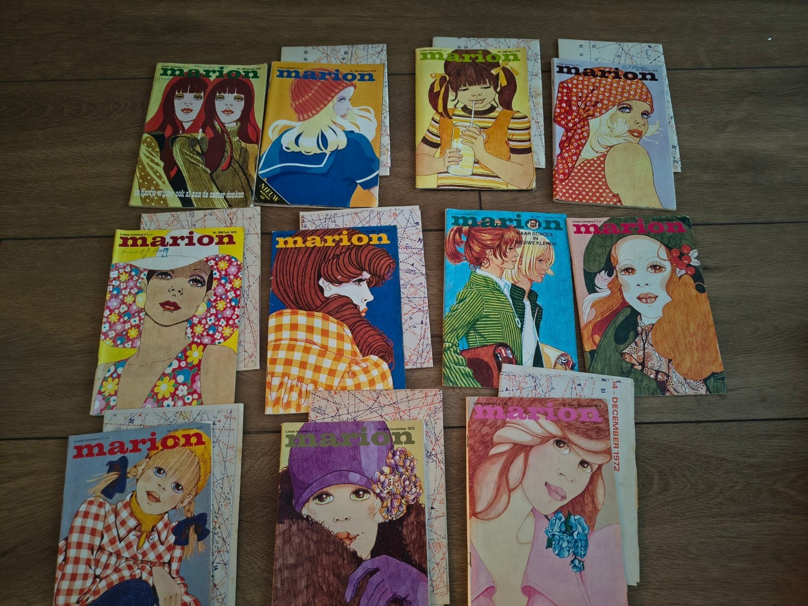 1972 marion zelfmaakmode kledingpatronen Seventies mode, Ophalen of Verzenden, Gebruikt, Meerdere stickers