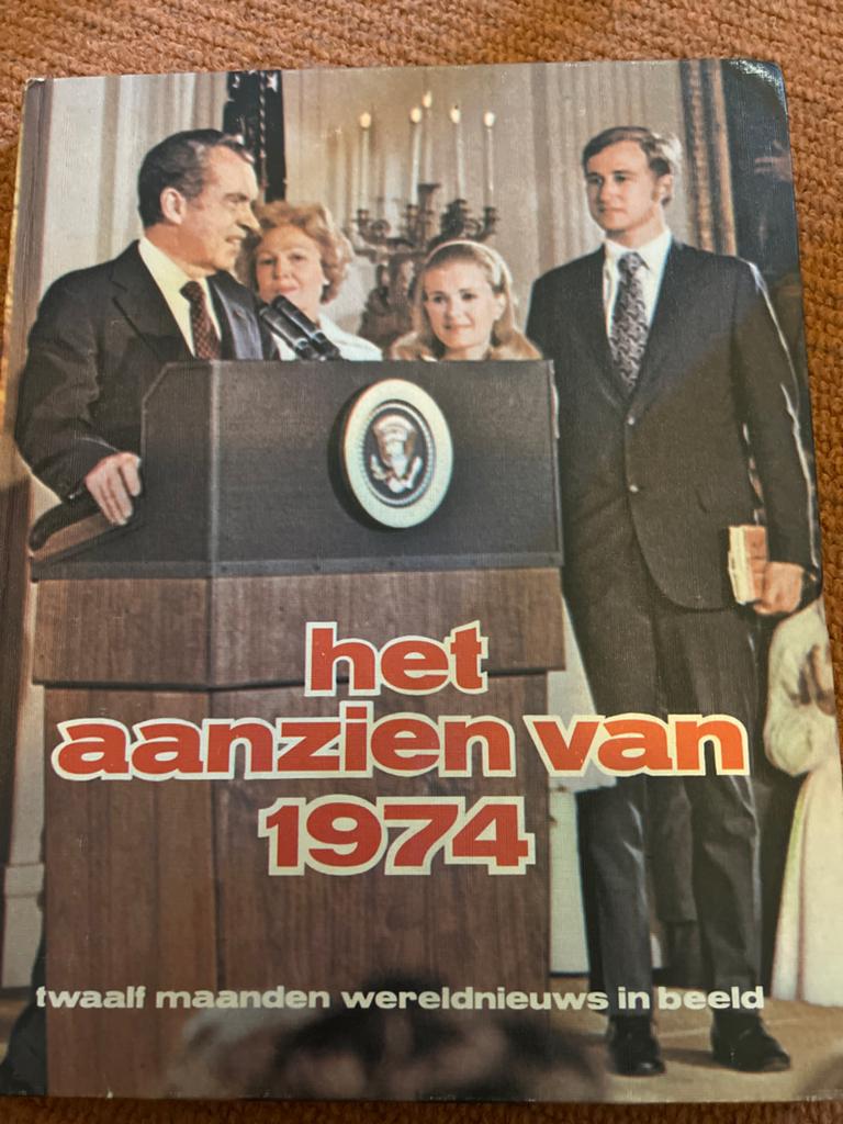 Het Aanzien van 1974: Twaalf maanden wereldnieuws in beeld, Boeken, Geschiedenis | Wereld, Ophalen of Verzenden, 20e eeuw of later