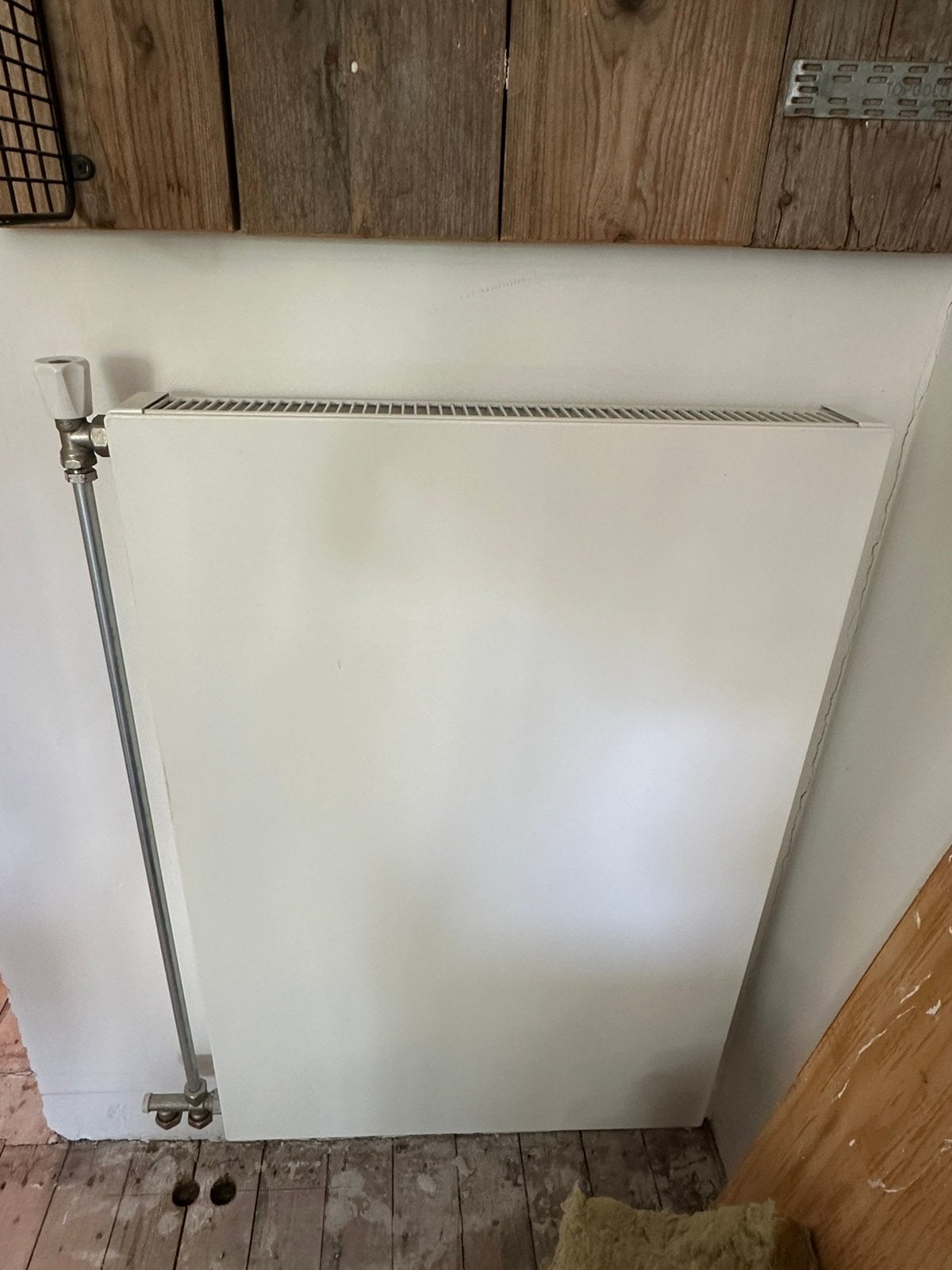 Thermrad plateau radiator met voetventiel, Doe-het-zelf en Verbouw, Verwarming en Radiatoren, Ophalen, 30 tot 80 cm, 500 tot 800 watt