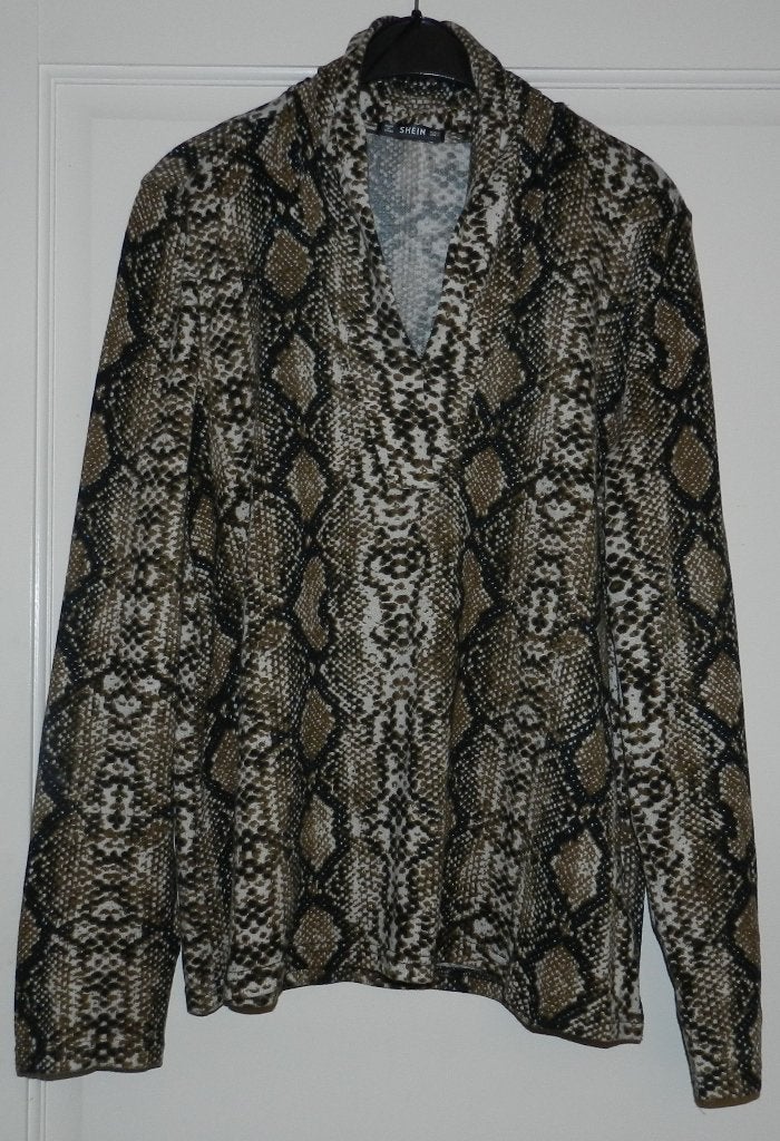 Mooie trui met slangenmotief en v-hals, maat XL., Verzenden, Zo goed als nieuw, Maat 46/48 (XL) of groter