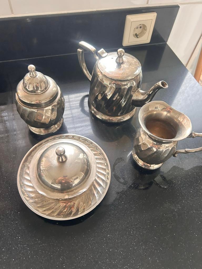 Verzilverd thee/koffieservies met botervloot, Ophalen