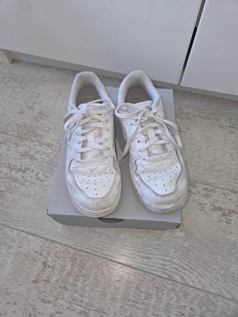 Nike Air Force 1 Kids Wit Maat 32, Kinderen en Baby's, Kinderkleding | Schoenen en Sokken, Gebruikt, Jongen of Meisje, Schoenen
