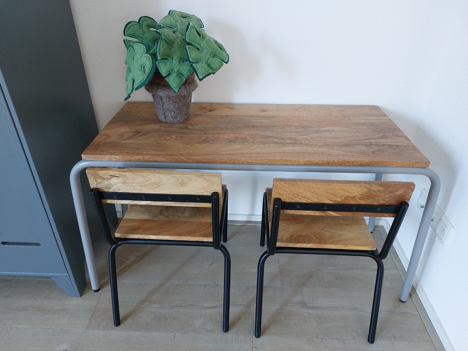 KidsDepot tafel met 2 stoeltjes - Set, Ophalen, Zo goed als nieuw, Tafel(s) en Stoel(en)
