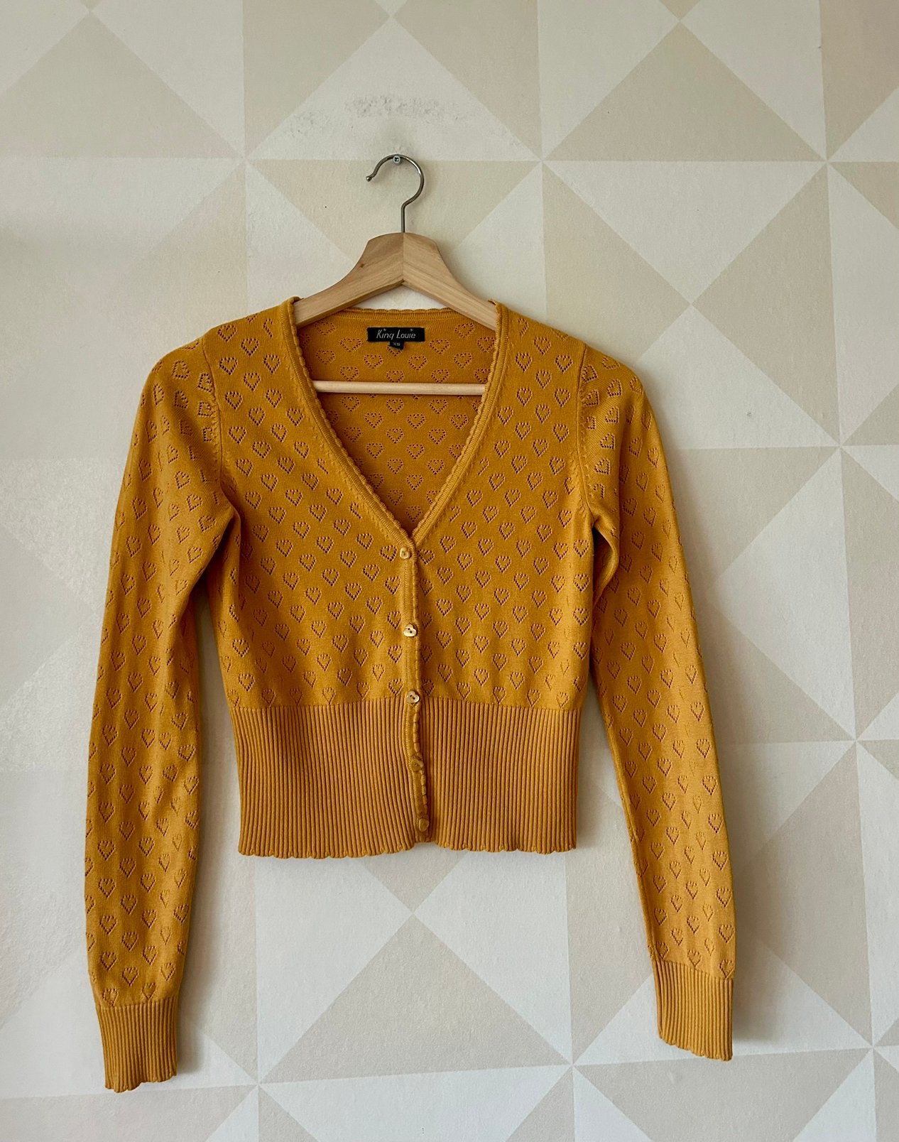 King Louie Cardi V Ajour vest hart mosterdgeel XS/34 zgan, Kleding | Dames, Ophalen of Verzenden, Zo goed als nieuw, Maat 34 (XS) of kleiner
