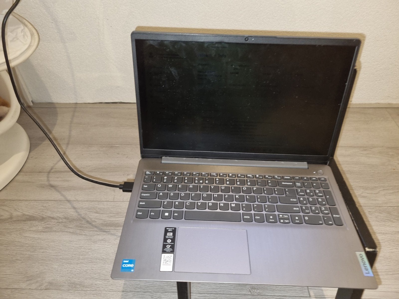 Lenovo IdeaPad 3 15ITL6 – werkt goed, scherm defect, Computers en Software, Windows Laptops, Ophalen, 15 inch, 2 tot 3 Ghz, SSD