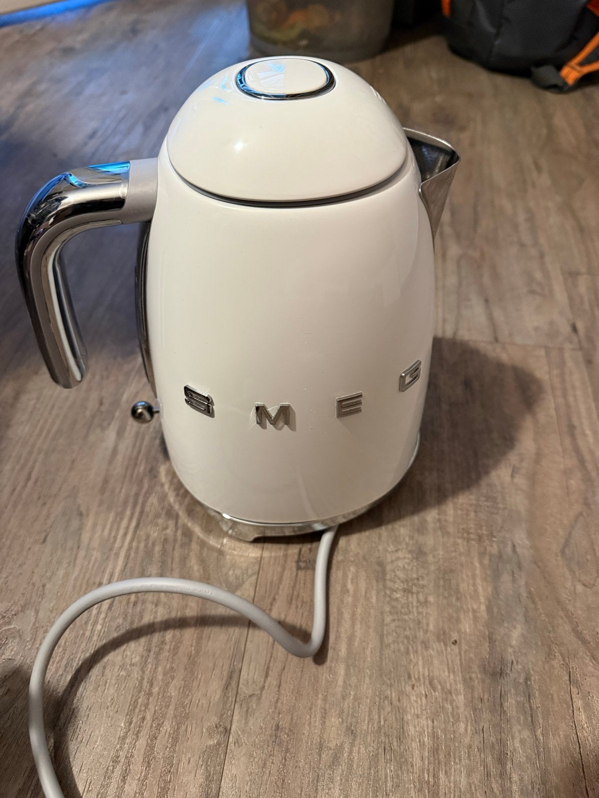Smeg waterkoker wit 1,7L - Goede staat, retro design, 1 tot 2 liter, Ophalen of Verzenden, Gebruikt