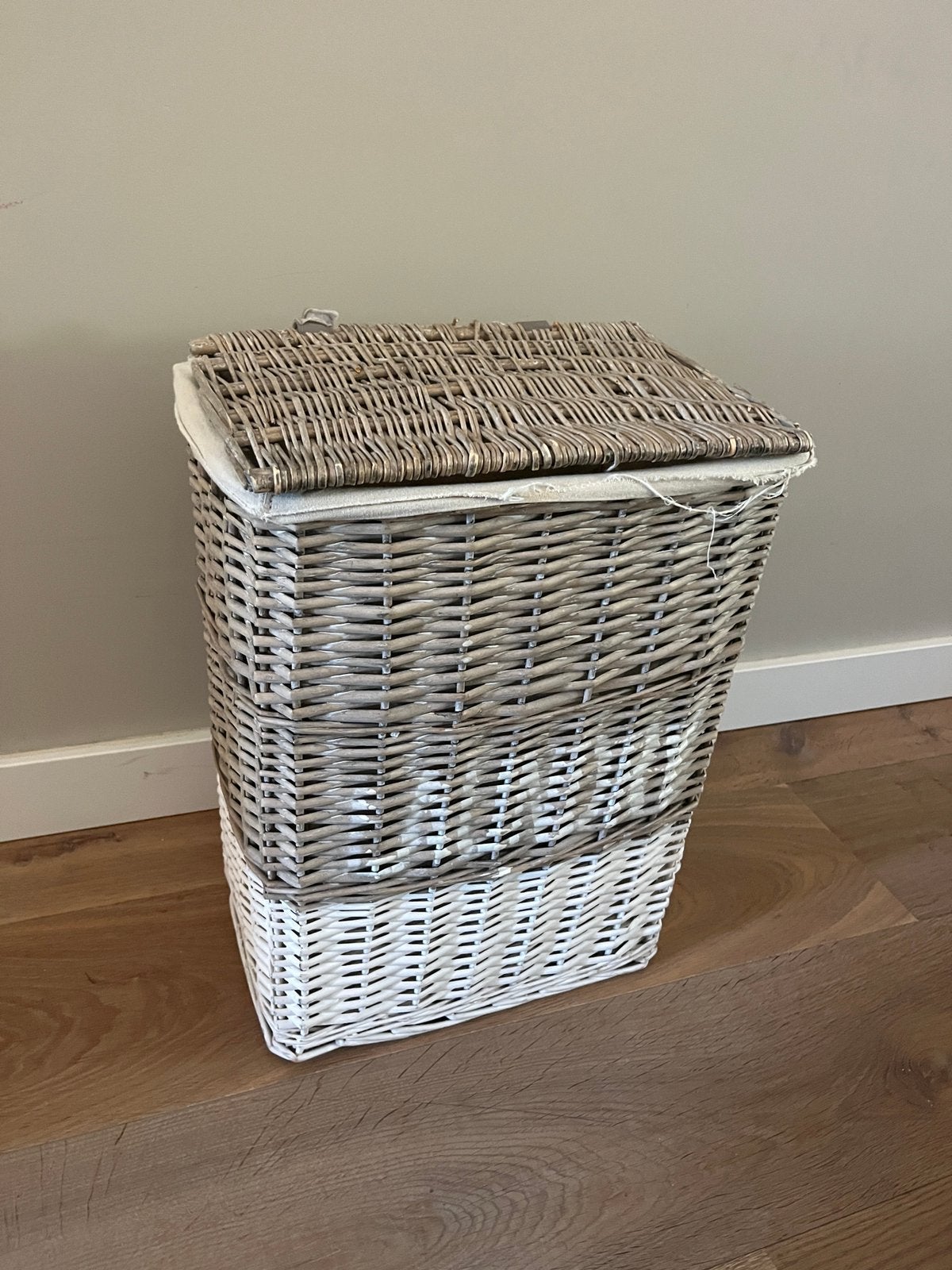 Wasmand - gratis op te halen in Nijkerk, Huis en Inrichting, Woonaccessoires | Schalen en Manden, Ophalen, Gebruikt, Rechthoekig