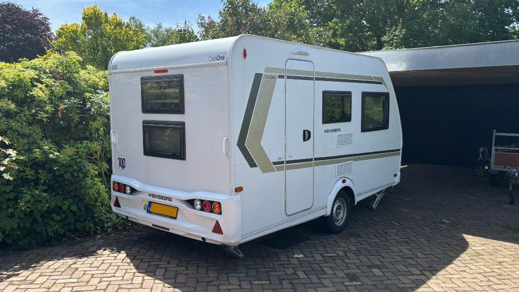 Weinsberg CaraOne 400LK bj 2020 met oa stapelbed en luifel, Caravans en Kamperen, Caravans, Overige merken, Treinzit, 750 - 1000 kg