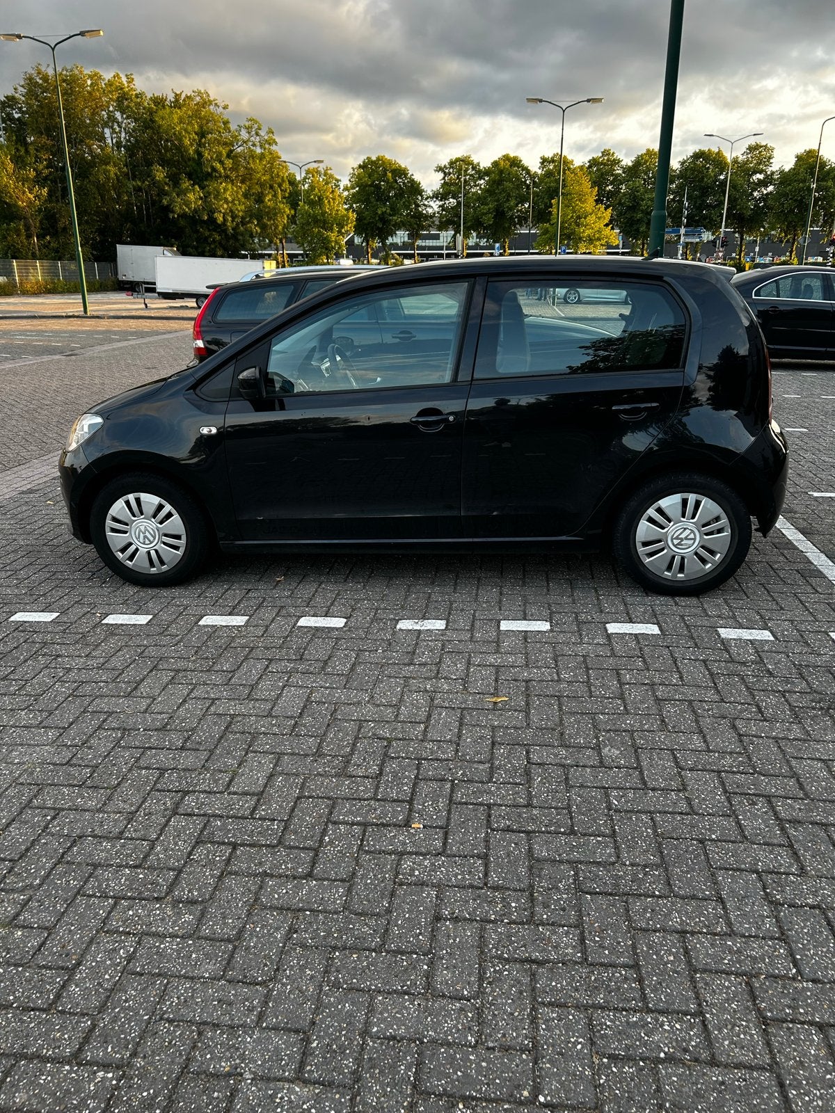 Volkswagen up! 1.0 44KW/60PK 3-DRS 2015 Zwart, Auto's, Voorwielaandrijving, Up!, 840 kg, 4 stoelen