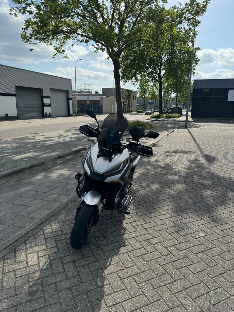 HONDA X-ADV 750 | CUSTOM | AKRA | A2 | FULL OPTION | LAGE KM, Motoren, LED Verlichting, Gebruikt, Minimaal motorrijbewijs A2, Automaat