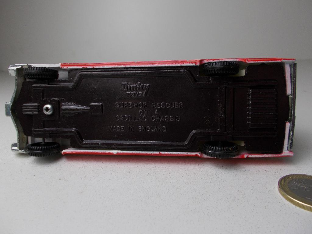 1971 Dinky Toys 288 SUPERIOR RESCUER CADILLAC + Brancard!, Ophalen of Verzenden, Zo goed als nieuw, Auto, Dinky Toys