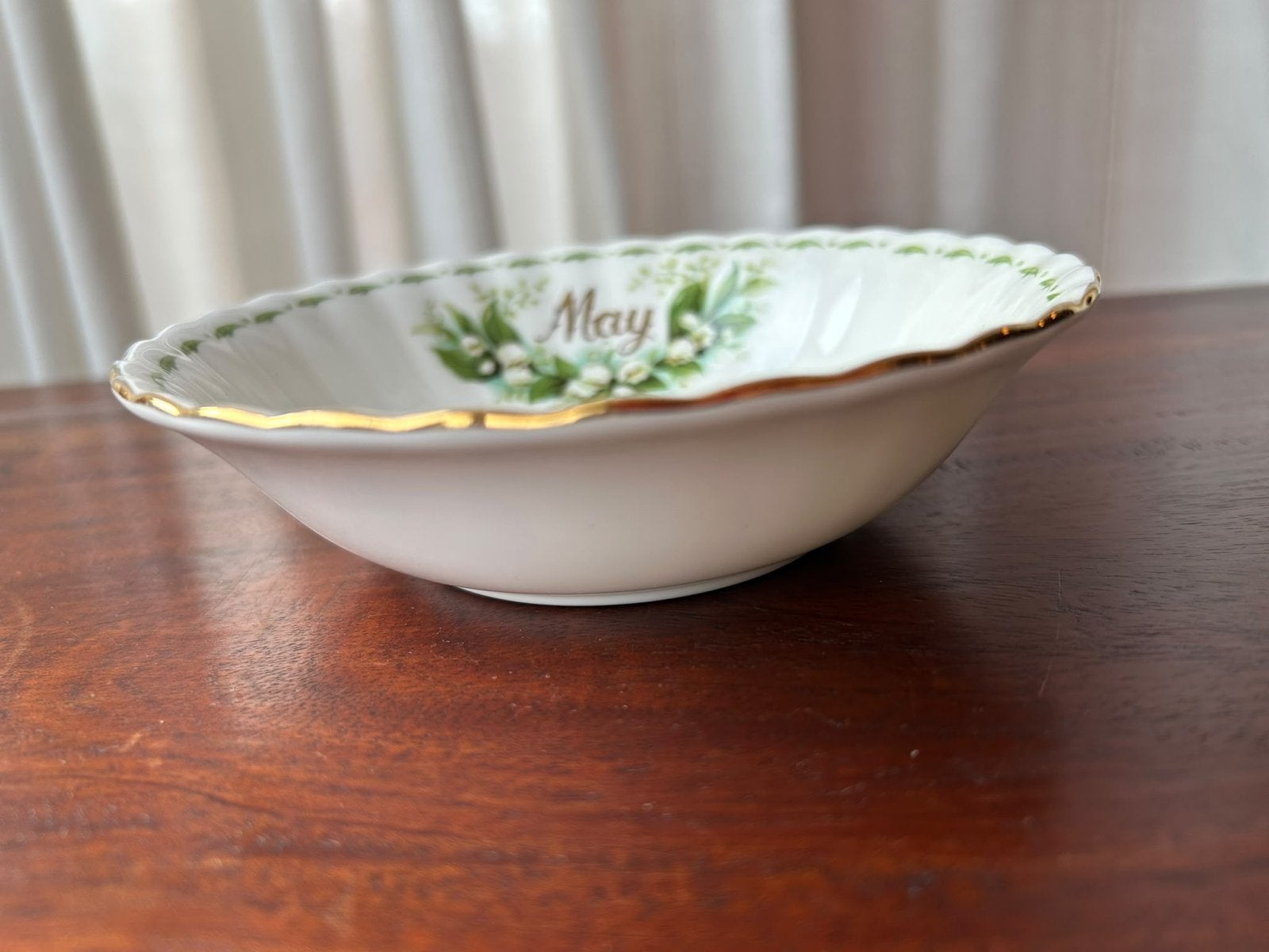 Royal Albert 'May' schaaltje - Lelietjes-van-dalen, Gebruikt, Porselein of Keramiek, Schaal, Rond