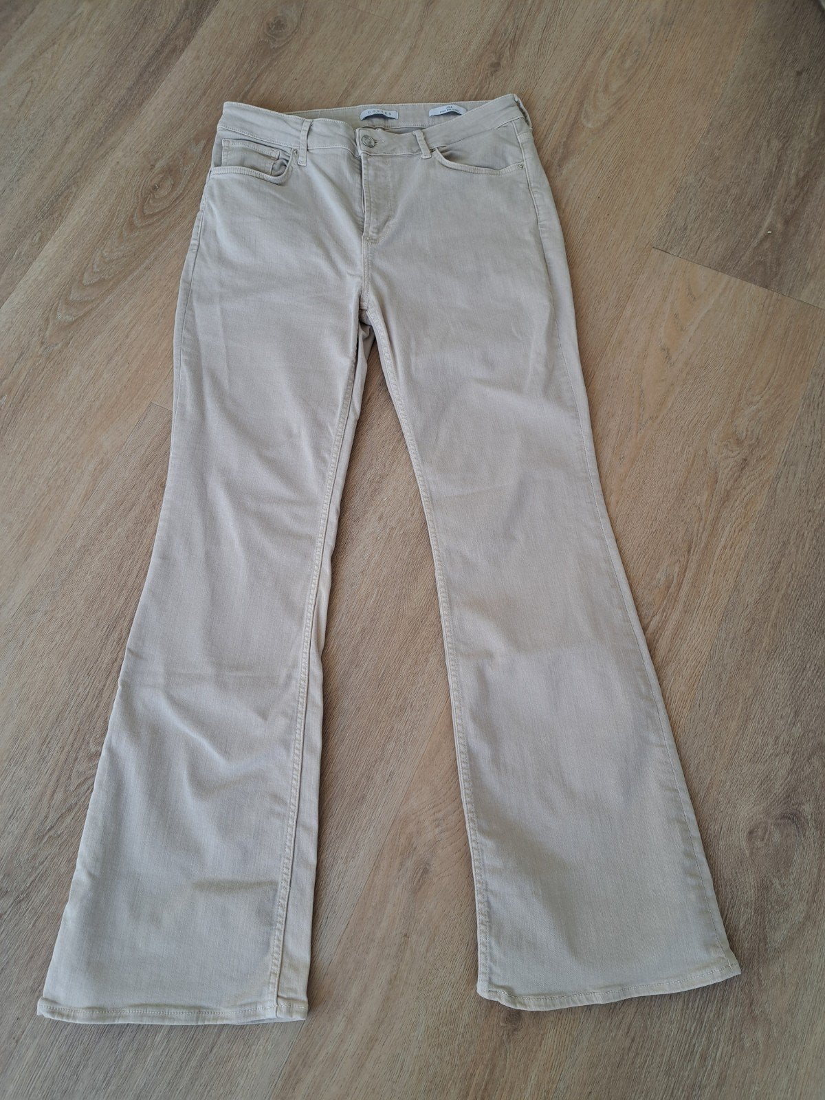 Nette flare broek costes . Type Jill . Maat 44, Ophalen of Verzenden, Zo goed als nieuw, Overige kleuren, W33 - W36 (confectie 42/44)