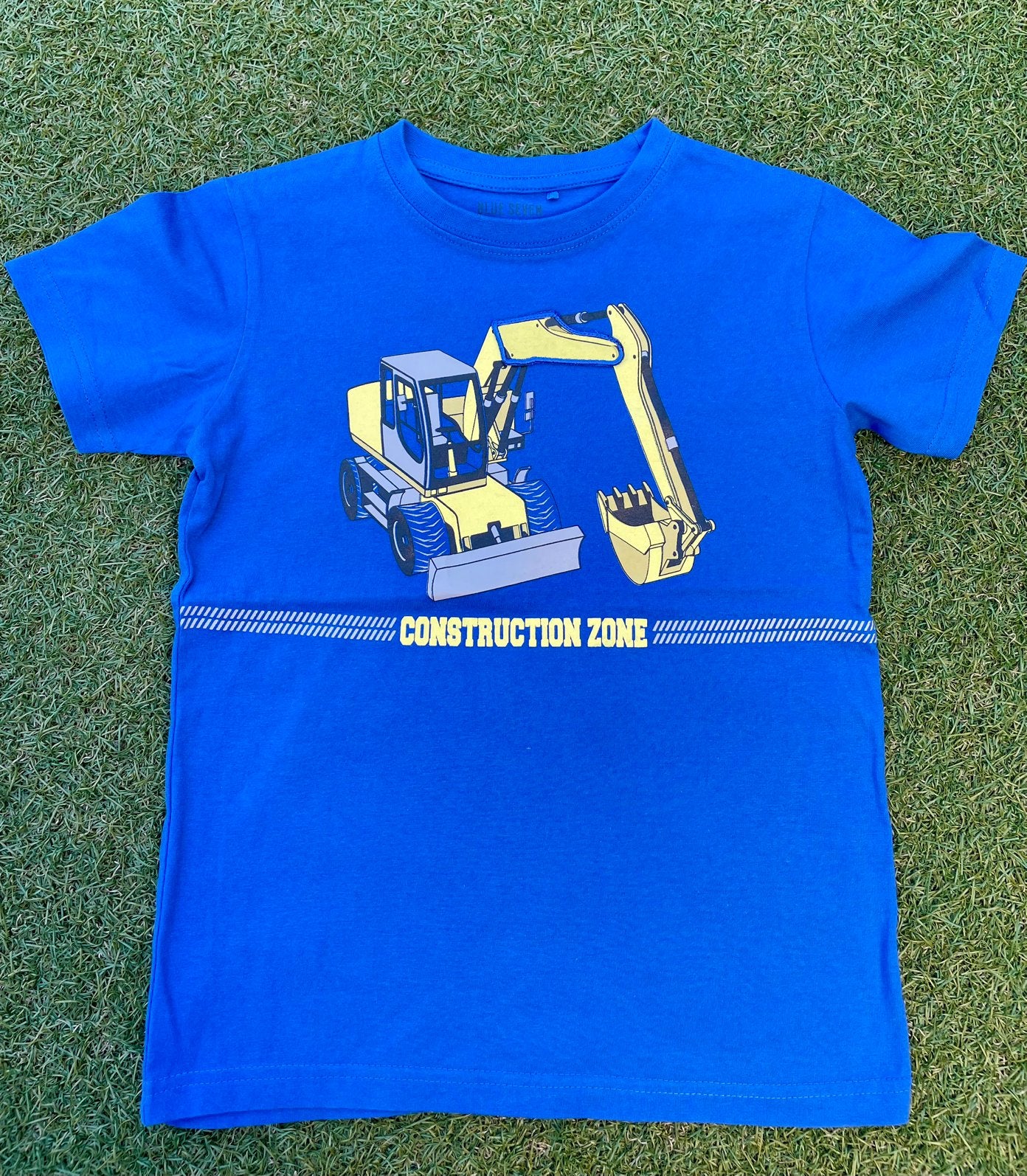 TE KOOP: blauw shirt met graafmachine Blue Seven mt 128 ZGAN, Kinderen en Baby's, Ophalen of Verzenden, Zo goed als nieuw, Jongen