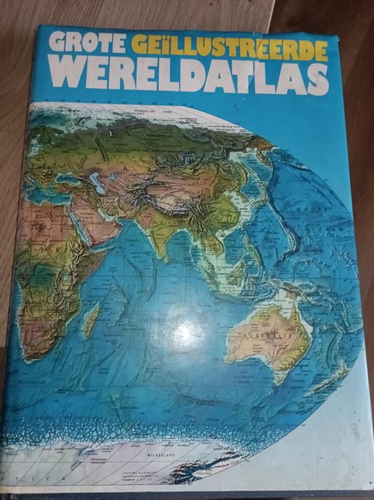 Grote Geïllustreerde Wereldatlas - Uitgebreide Wereldkaart, Boeken, Ophalen of Verzenden