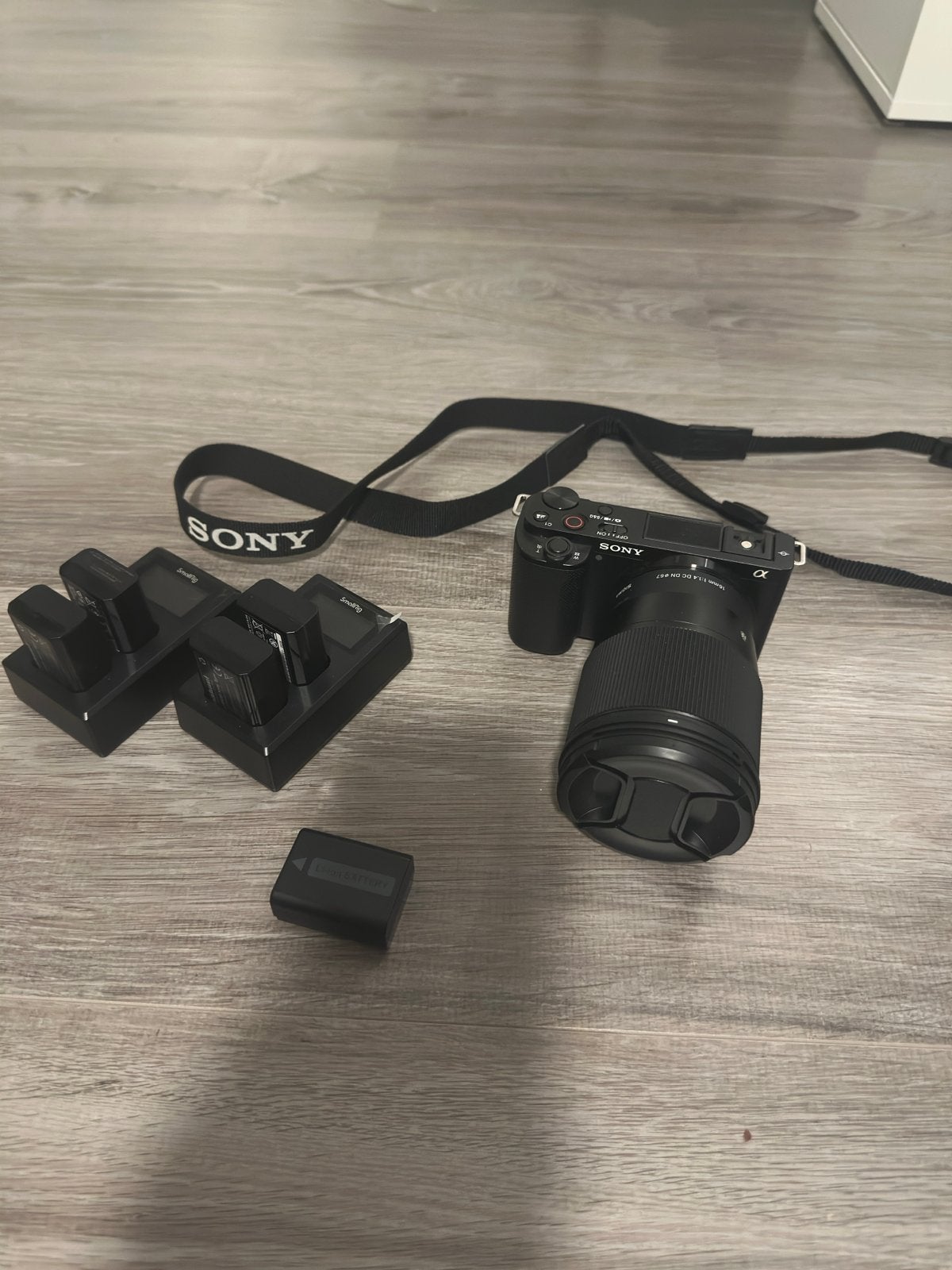 Sony ZV-E10 + Sigma 16mm lens + accessoires, Audio, Tv en Foto, Fotocamera's Digitaal, Compact, Ophalen of Verzenden, Zo goed als nieuw