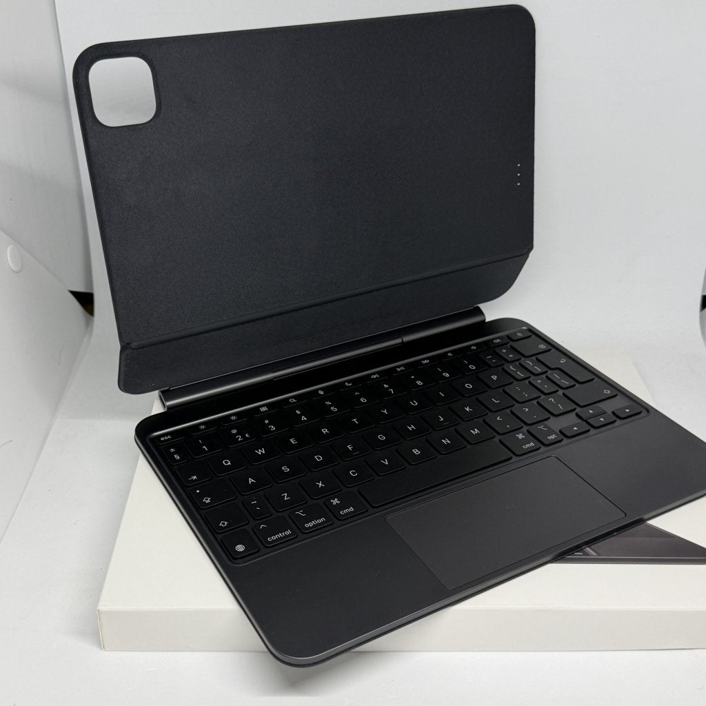 Apple Magic Keyboard voor iPad Pro 11 inch M4, M5 (2024-2026, Apple, Zo goed als nieuw, Support@apple.com, Apple Park Way, Cupertino, California