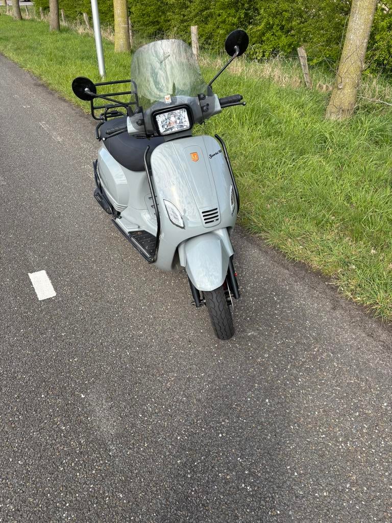 La souris sourini rs 2023, Fietsen en Brommers, Snorfietsen en Snorscooters, Overige merken, Gebruikt, Ophalen of Verzenden, Benzine