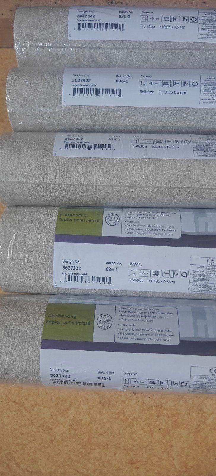 5 rollen vliesbehang concrete matte zand zelfde batchnummer, Materiaallook, Beige, Ophalen of Verzenden, 25 tot 50 m²