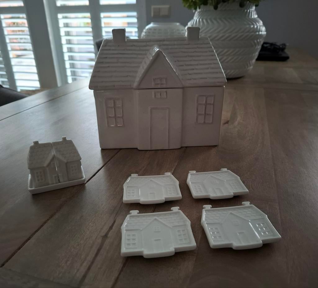 Riviera Maison -  Huisjes servies  - als nieuw!, Huis en Inrichting, Ophalen, Zo goed als nieuw, Overige stijlen, Overige typen
