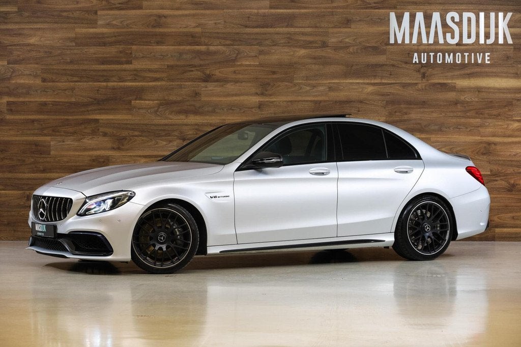 Mercedes C63 AMG|Designo|Panorama|Burmester|Camera|Dealer|, Auto's, Mercedes-Benz, Automaat, Achterwielaandrijving, Gebruikt, Bedrijf