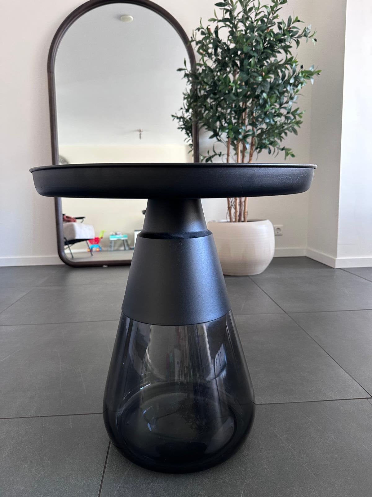 Moderne Bijzettafel met glazen voet, Huis en Inrichting, Ophalen, Zo goed als nieuw