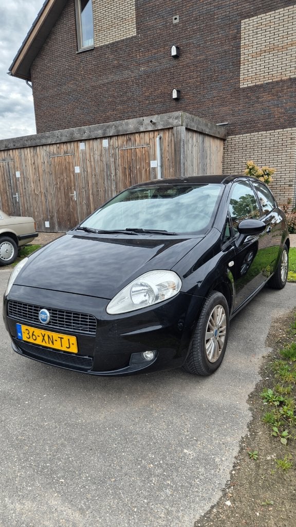 Fiat Punto 1.4 16V 3DR 2007 Zwart, Auto's, Voorwielaandrijving, 40 €/maand, Zwart, Origineel Nederlands