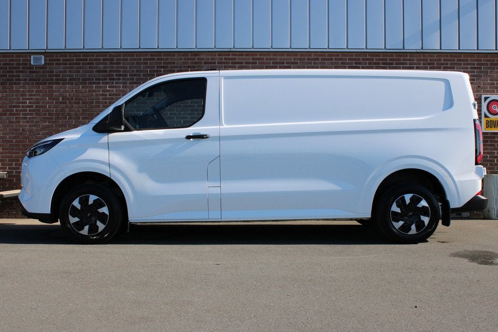 Ford E-Transit Cust. 340 L2H1 Trend 71 kWh |CAMERA|LED|STUUR, Automaat, Gebruikt, Zwart, Wit