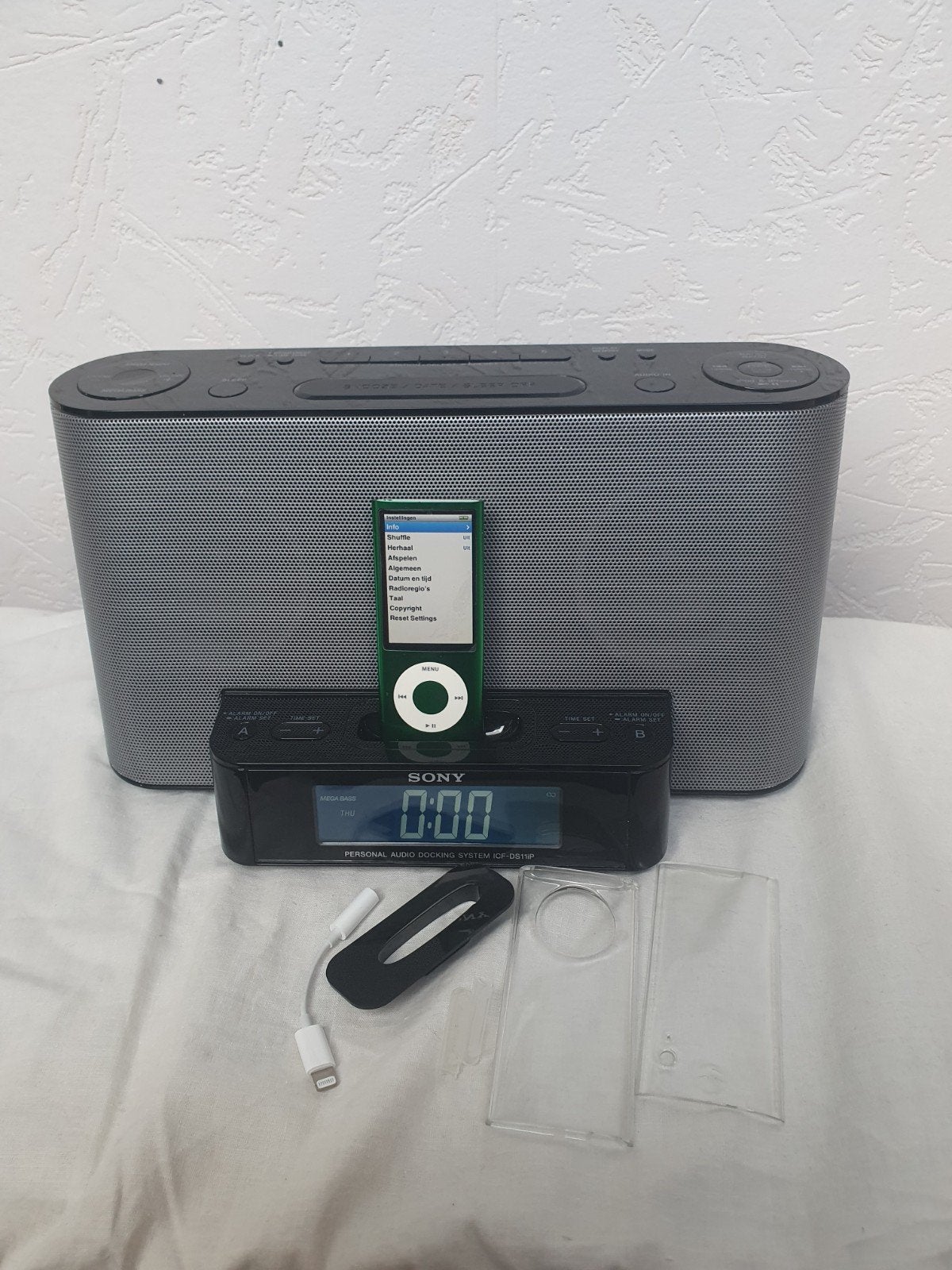 NIEUWSTAAT Ipod nano 5 8gb met Sony docking station, Ophalen of Verzenden, Zo goed als nieuw, Dock of Kabel, Nano